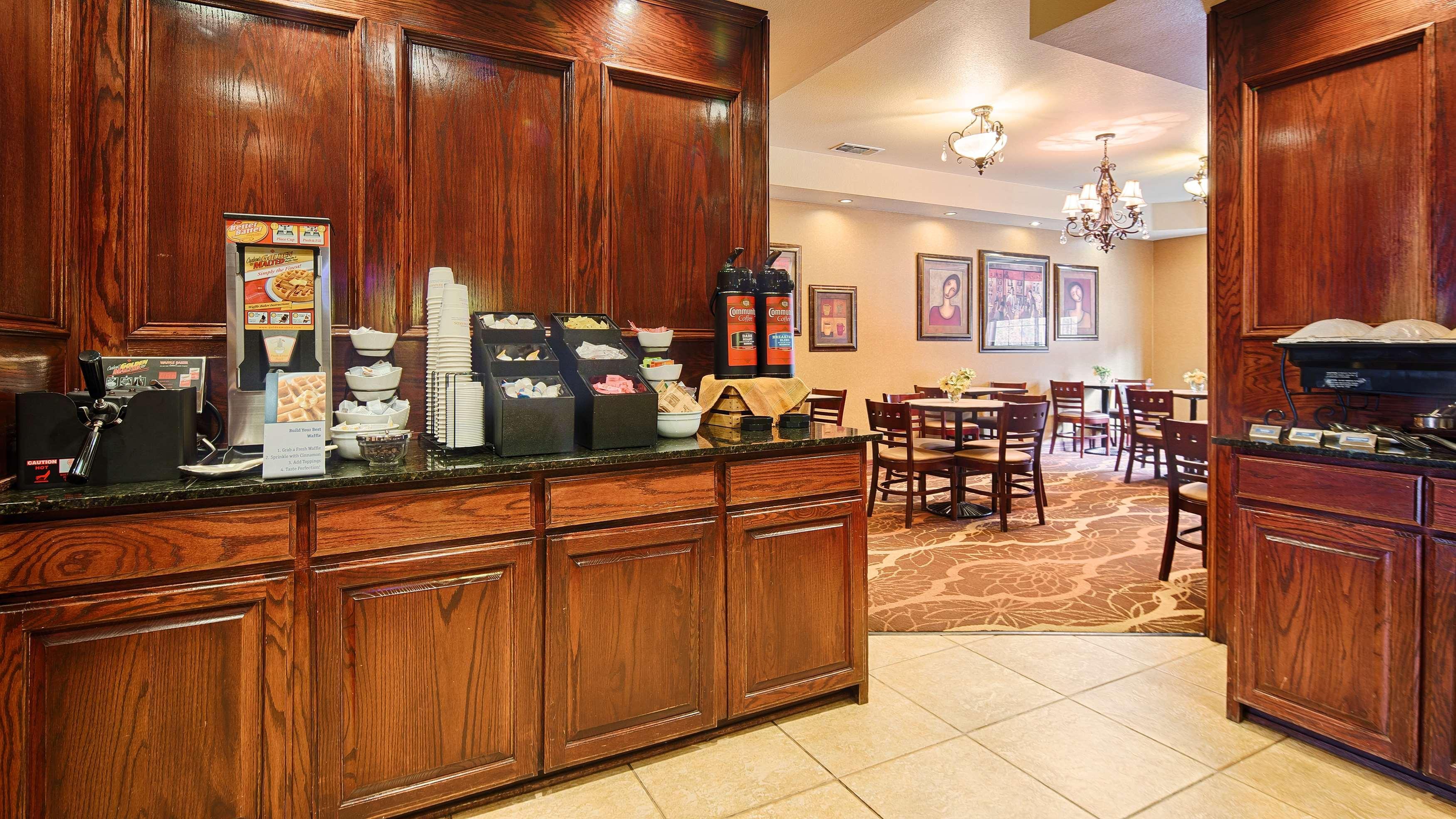 Best Western Plus Crown Colony Inn & Suites Lufkin Zewnętrze zdjęcie