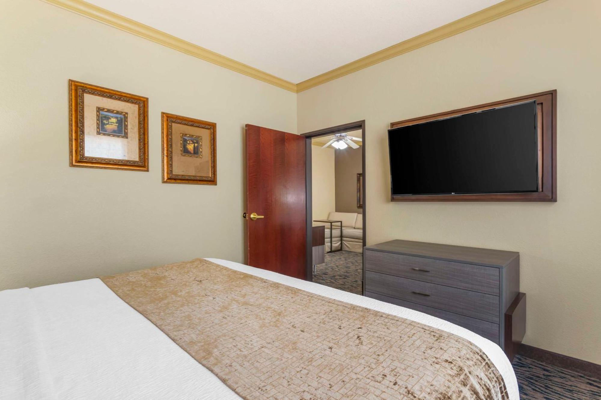 Best Western Plus Crown Colony Inn & Suites Lufkin Zewnętrze zdjęcie