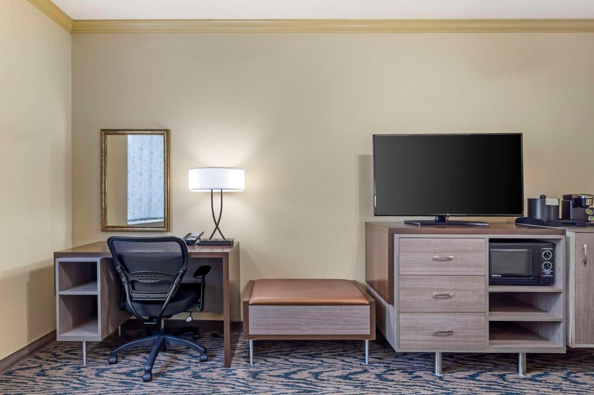 Best Western Plus Crown Colony Inn & Suites Lufkin Zewnętrze zdjęcie