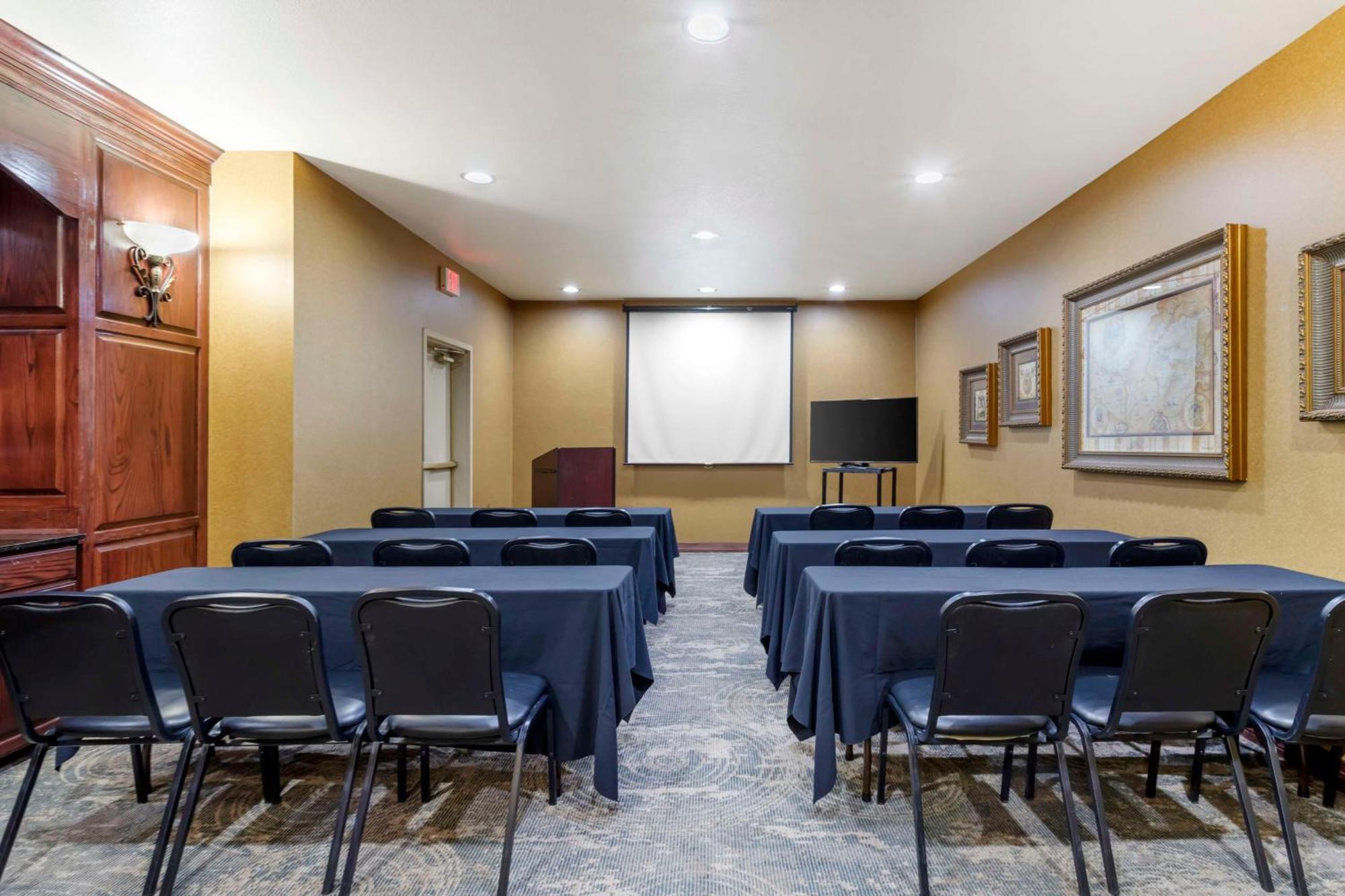 Best Western Plus Crown Colony Inn & Suites Lufkin Zewnętrze zdjęcie