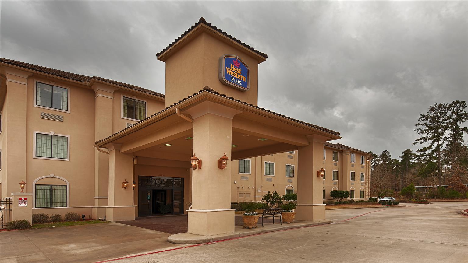 Best Western Plus Crown Colony Inn & Suites Lufkin Zewnętrze zdjęcie