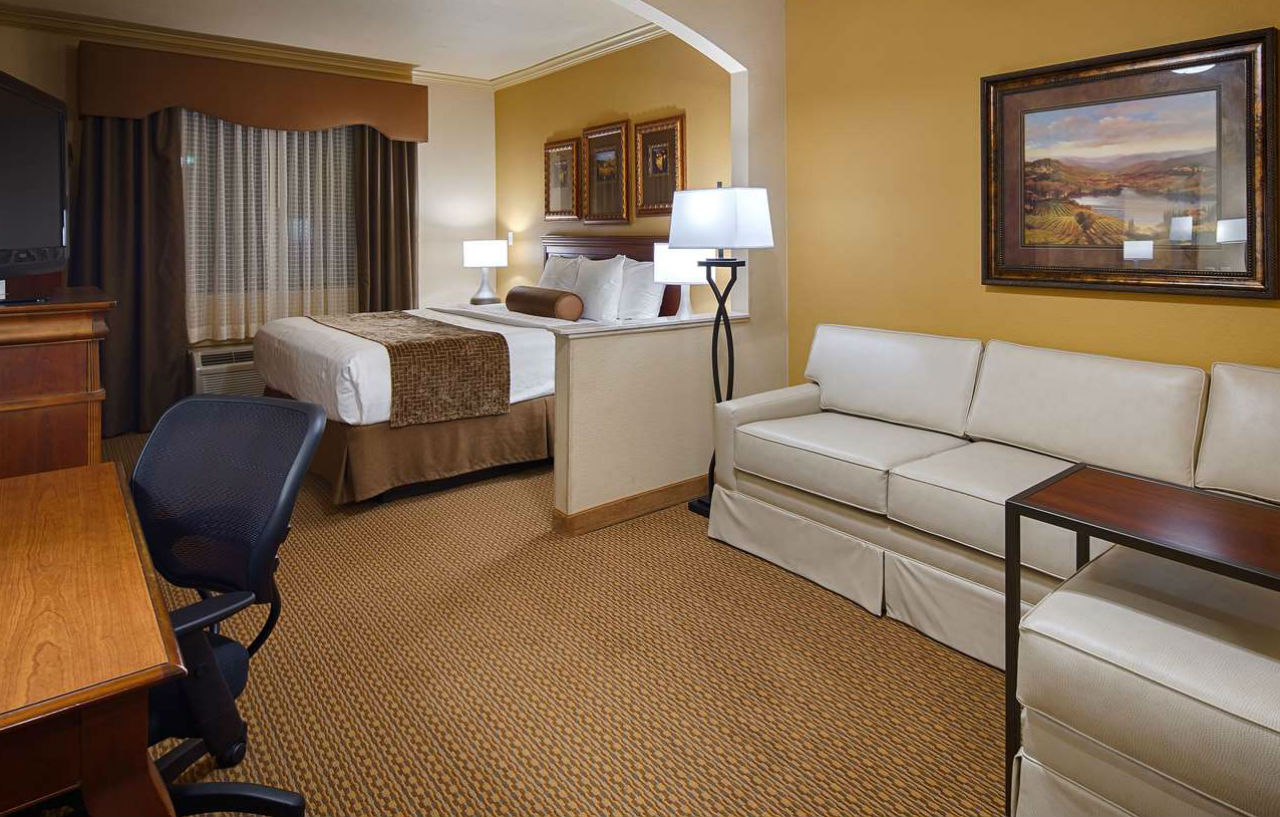 Best Western Plus Crown Colony Inn & Suites Lufkin Zewnętrze zdjęcie